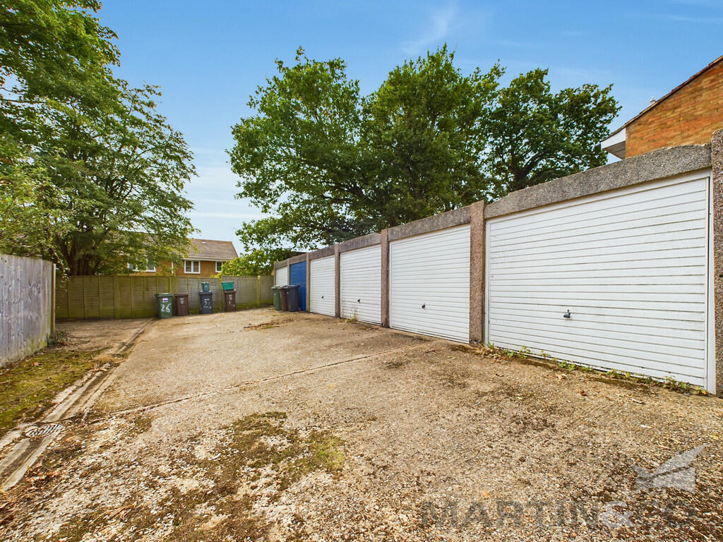 Additional property image - Cedarwood Drive, St Albans