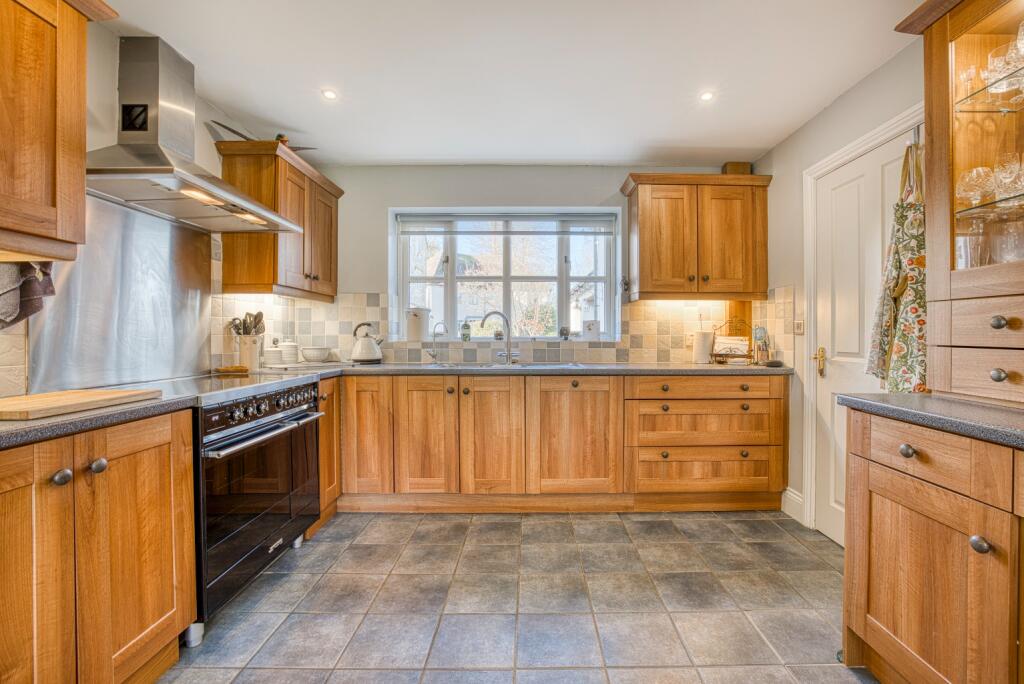 Additional property image - Maple House, 5 Ainstey Drive, Sparkford, Somerset, BA22 7JT