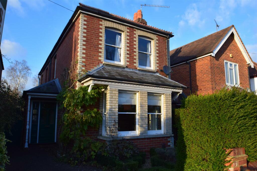 3 bedroom detached house for rent in Uplands Road, Caversham Heights, Reading, RG4