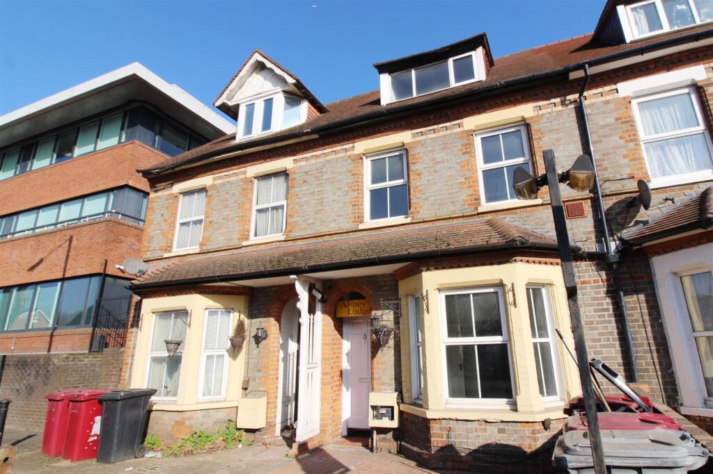 Main image of property: Caversham Road, Reading, Berkshire