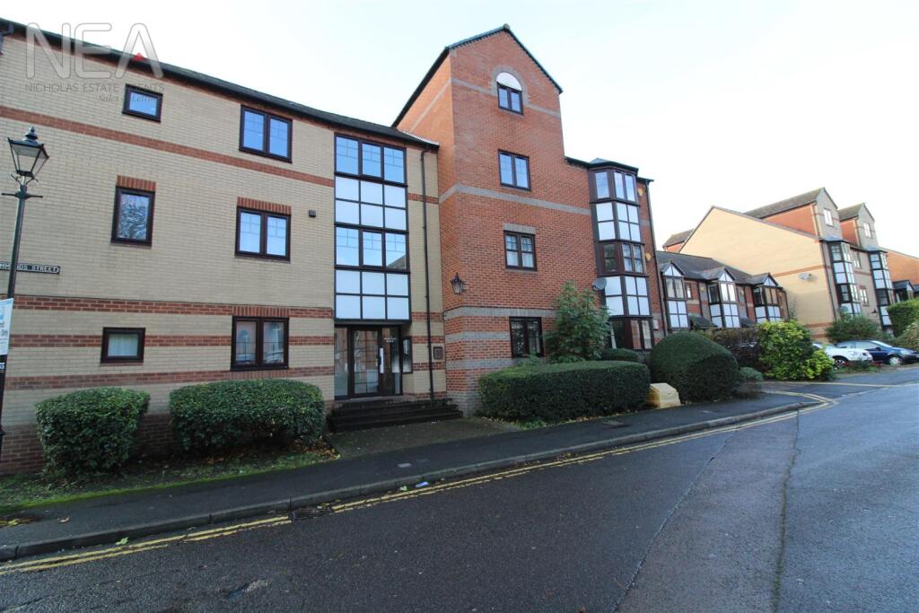 Main image of property: Simmonds Street, Holybrook, Reading