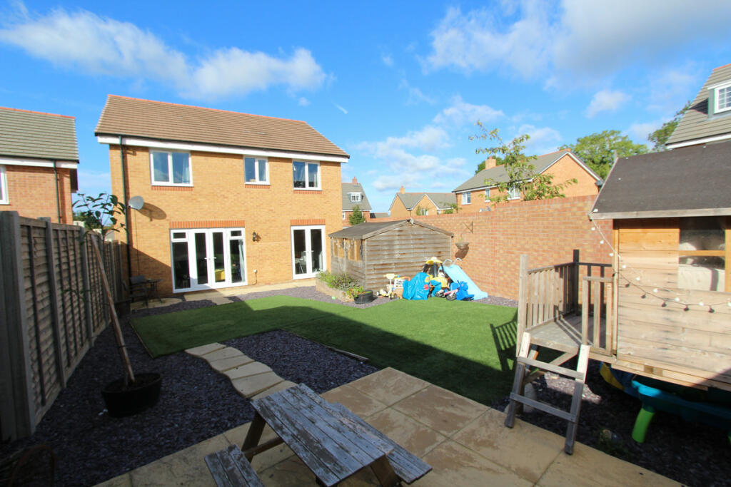 4 bedroom detached house for sale in Flint Close, Southam, CV47