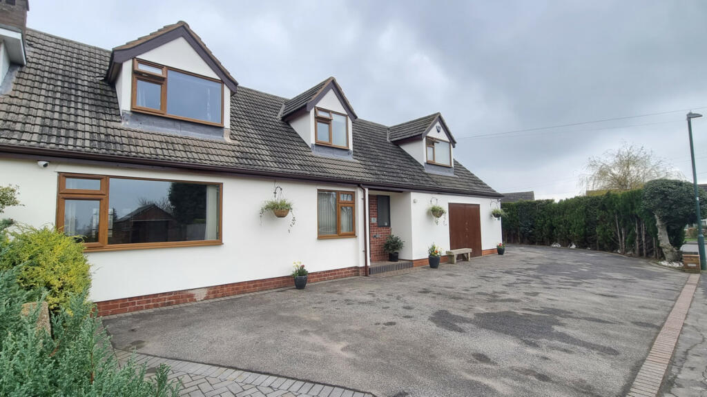 4 bedroom semidetached house for sale in Windmill Way, Southam, CV47