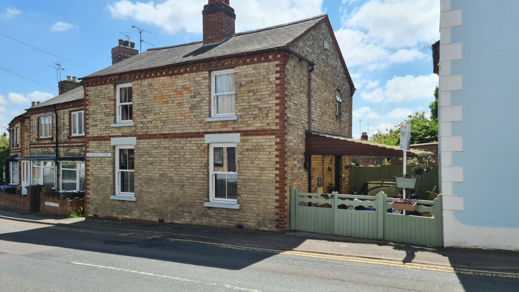 3 bedroom detached house for sale in Daventry Street, Southam, CV47