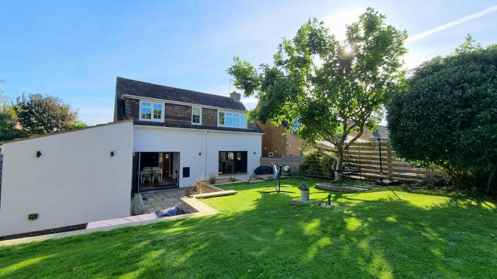 4 bedroom detached house for sale in Coxs Lane, Napton, CV47