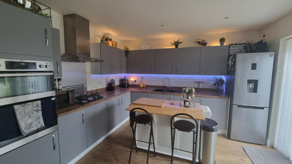 Additional property image - Moorhen Grove, Southam, CV47