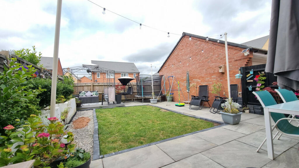 Additional property image - Moorhen Grove, Southam, CV47