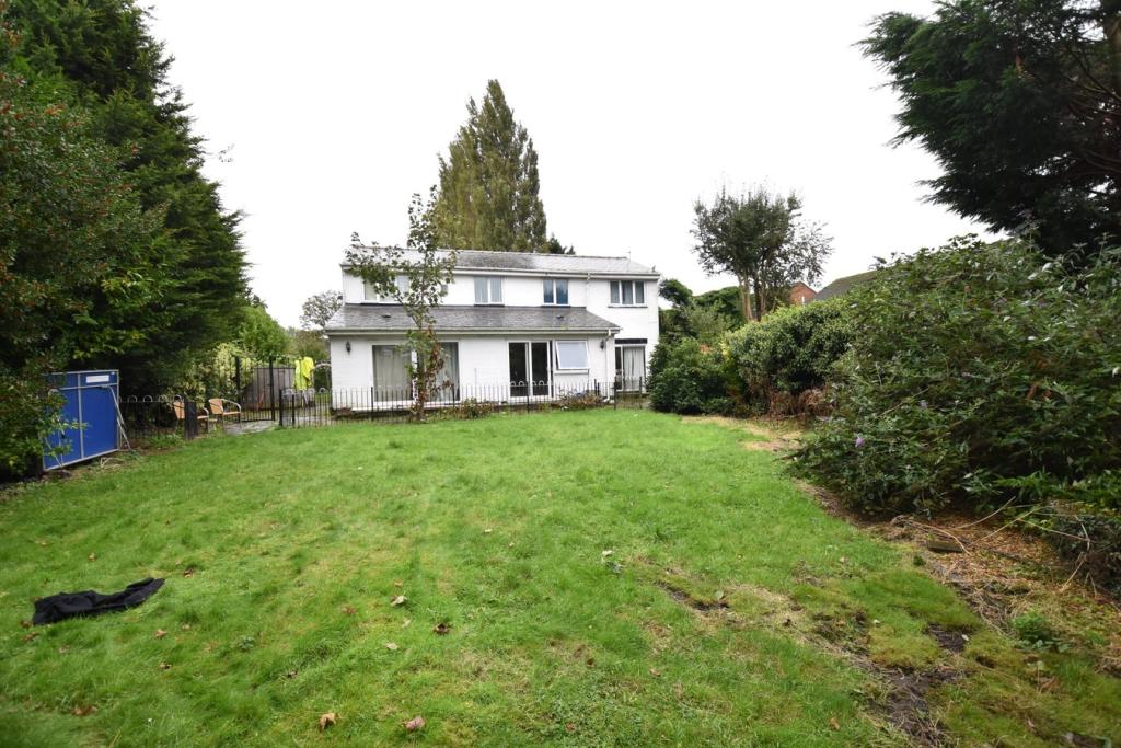 4 bedroom detached house for sale in Woodhouse Lane, Sale, M33