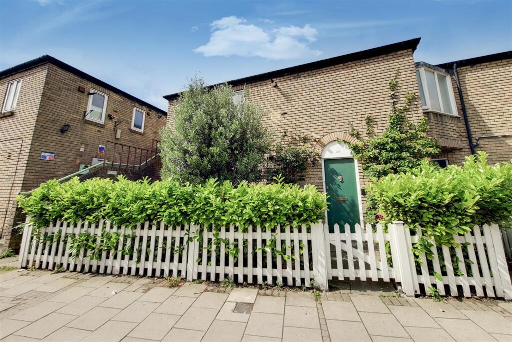 Main image of property: North Street, London