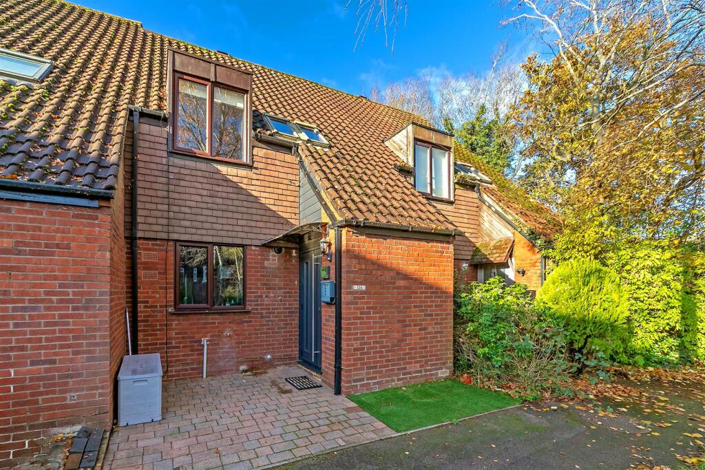 3 bedroom terraced house for sale in Newgate Close, St. Albans, AL4