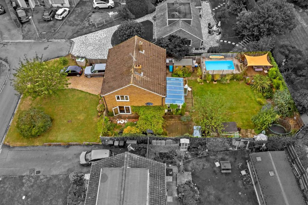 Additional property image - Roe Green Close, Hatfield