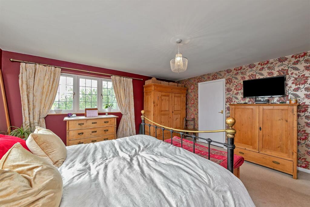 Additional property image - Roe Green Close, Hatfield