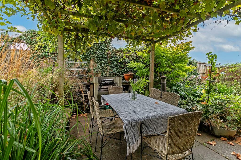 Additional property image - Roe Green Close, Hatfield