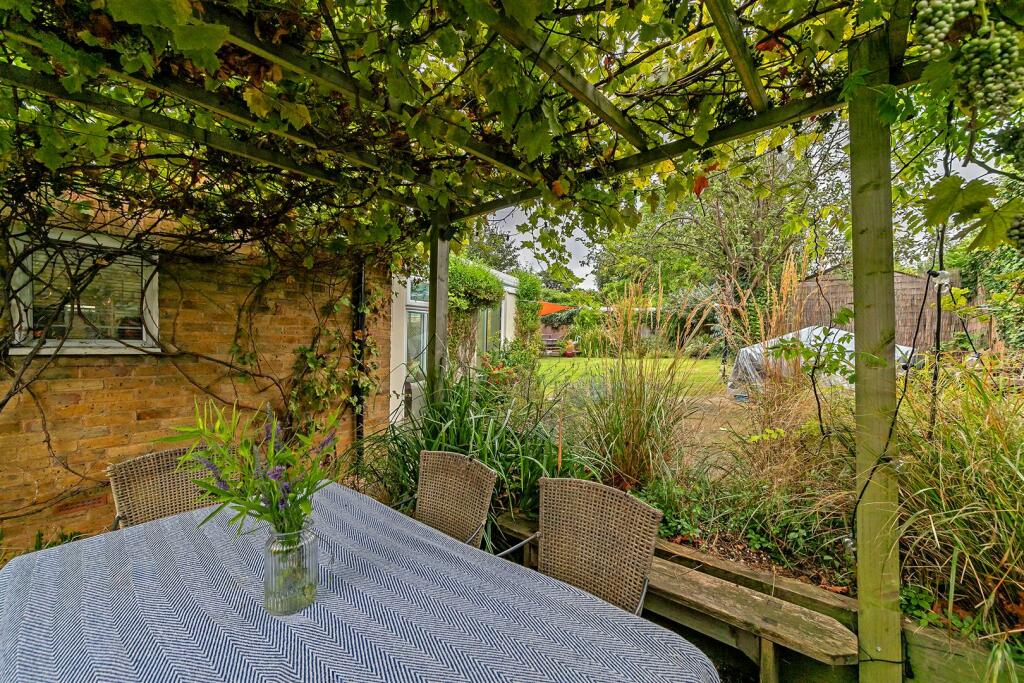 Additional property image - Roe Green Close, Hatfield