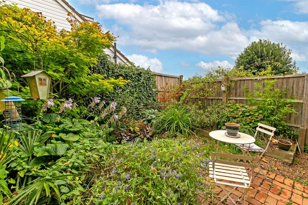 Additional property image - Roe Green Close, Hatfield