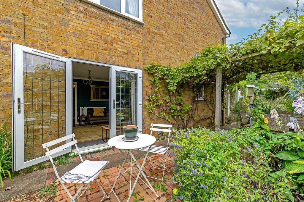 Additional property image - Roe Green Close, Hatfield