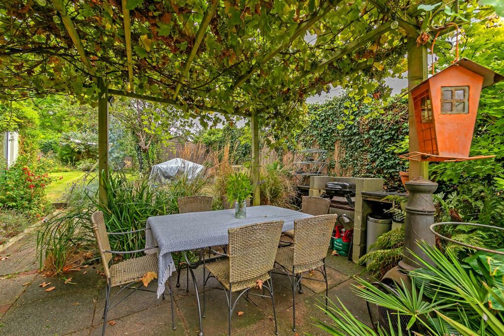 Additional property image - Roe Green Close, Hatfield