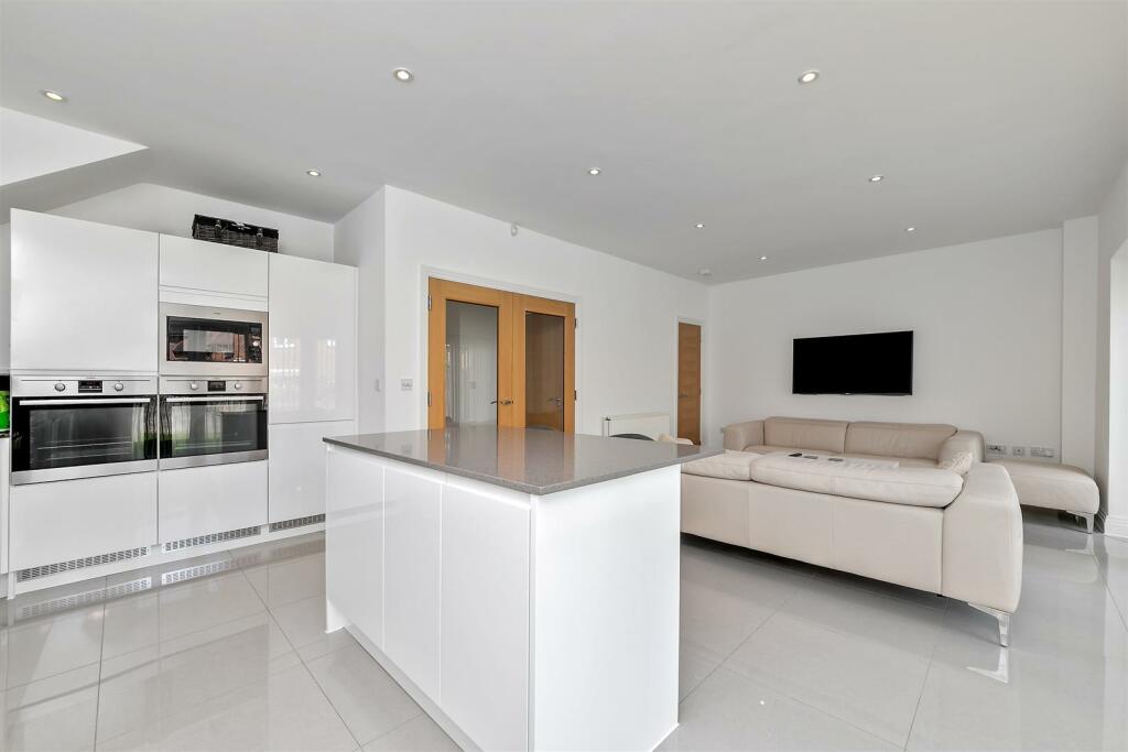 Additional property image - The Green, Kings Park, St. Albans
