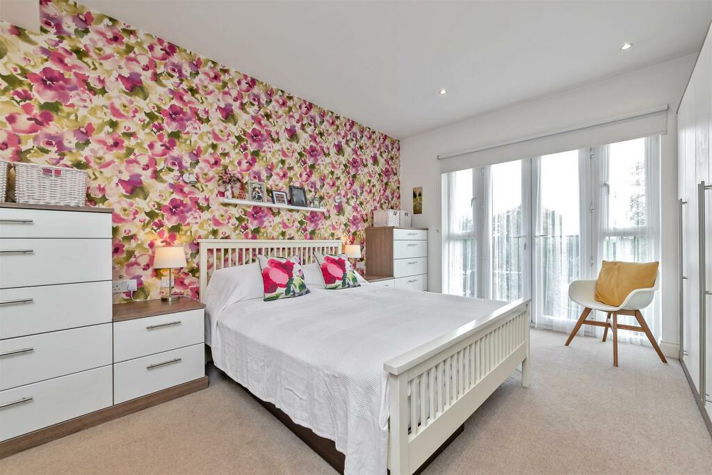 Additional property image - Longacres, St. Albans