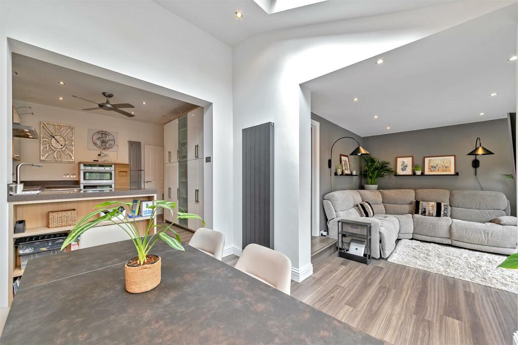 Additional property image - Longacres, St. Albans