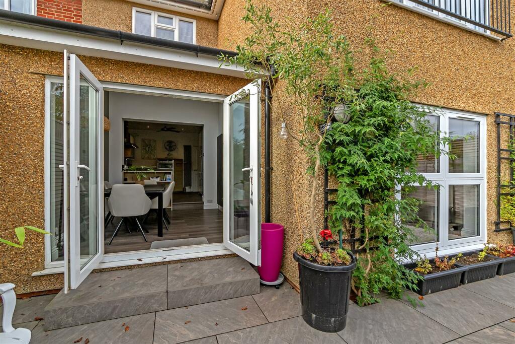 Additional property image - Longacres, St. Albans