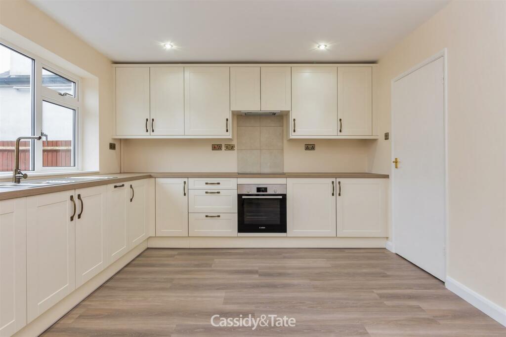 Additional property image - Oaklands Lane, Smallford