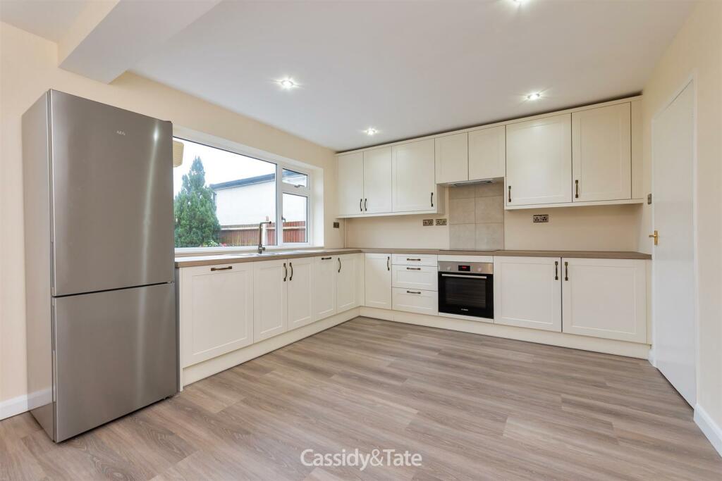 Additional property image - Oaklands Lane, Smallford