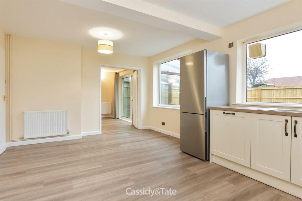 Additional property image - Oaklands Lane, Smallford