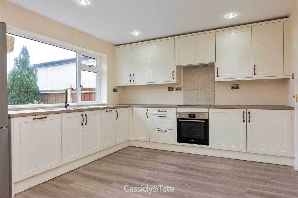 Additional property image - Oaklands Lane, Smallford