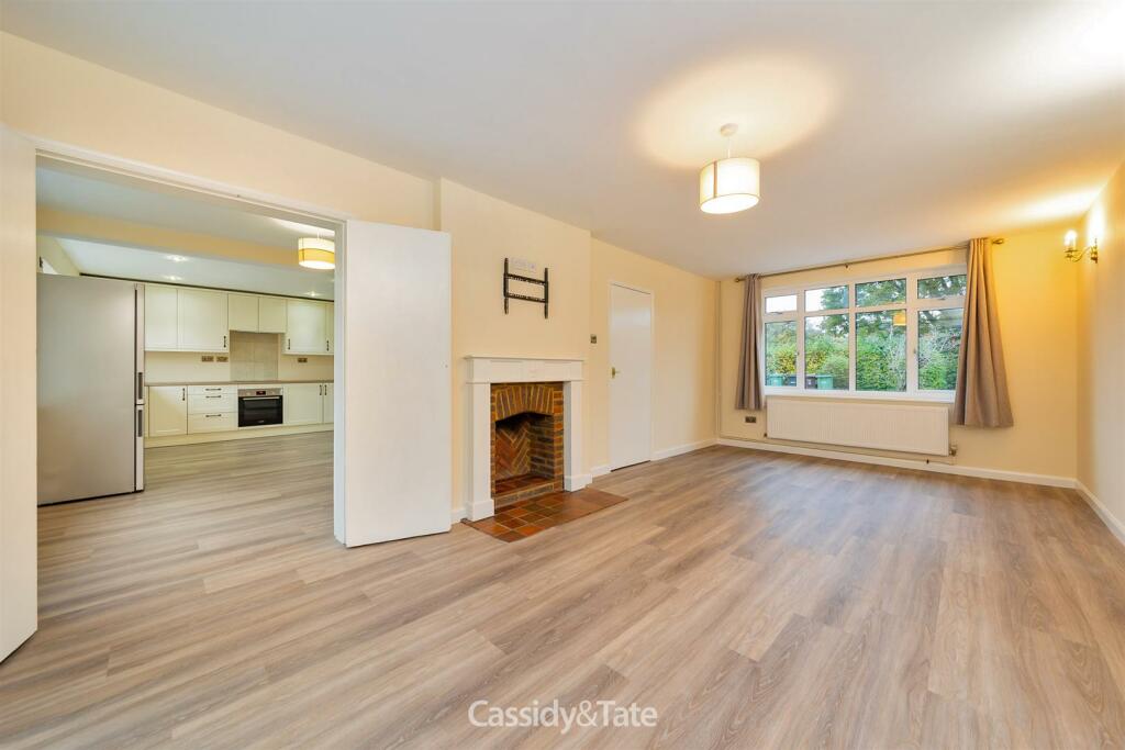 Additional property image - Oaklands Lane, Smallford