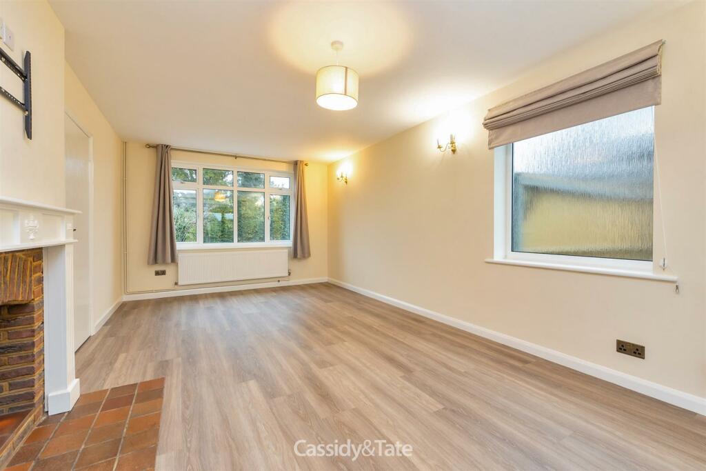 Additional property image - Oaklands Lane, Smallford