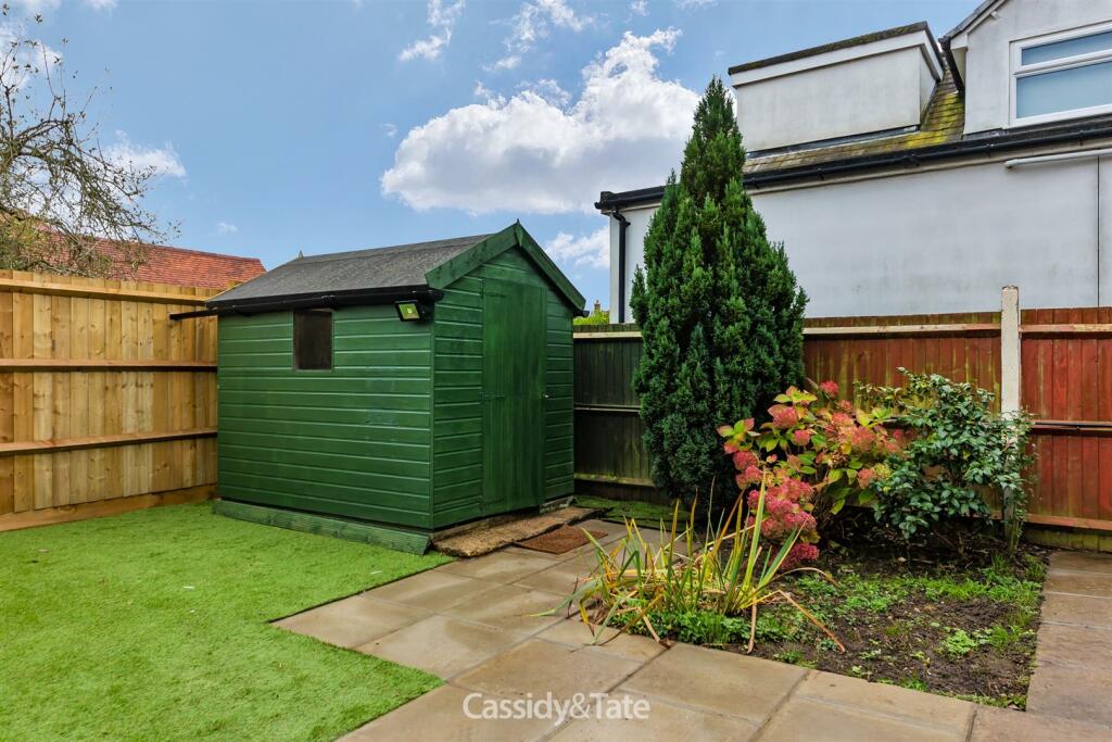 Additional property image - Oaklands Lane, Smallford