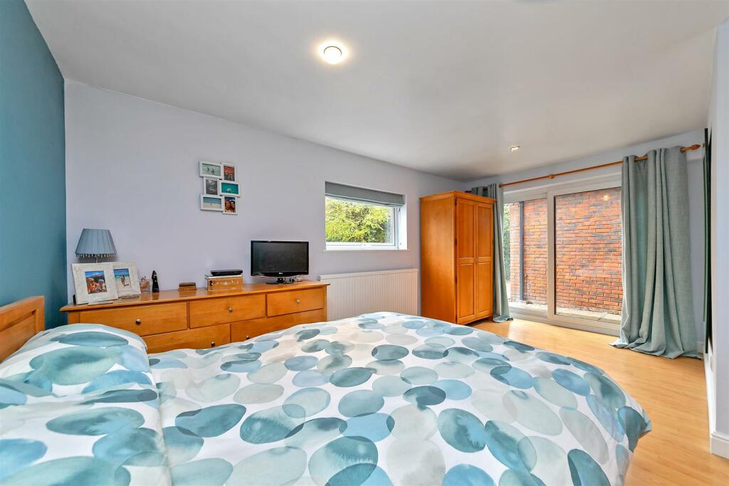 Additional property image - St. Albans Road, Sandridge, St. Albans