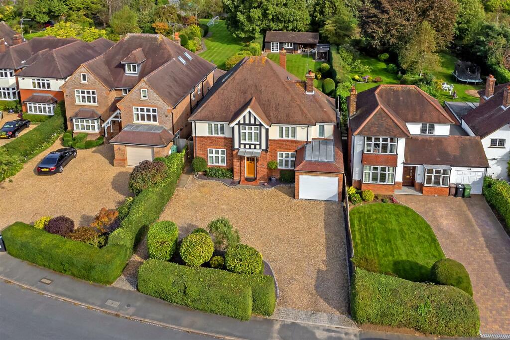 5 bedroom detached house for sale in Beaumont Avenue, St Albans, AL1