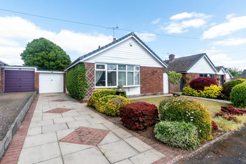 2 bedroom detached bungalow for sale in Falcondale Road, Winwick, WA2