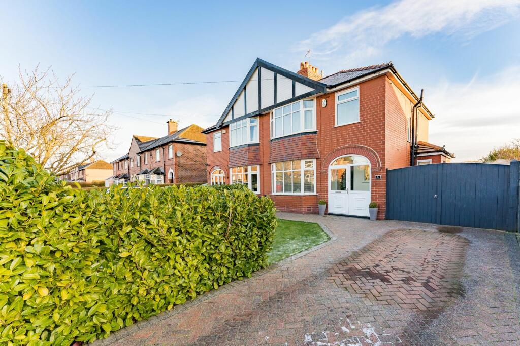 3 bedroom semidetached house for sale in Queens Drive, NewtonLe