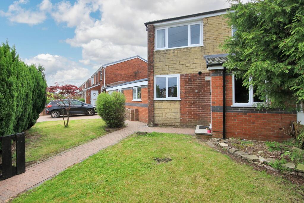 3 bedroom semidetached house for sale in Milnthorpe Road, Burtonwood, WA5
