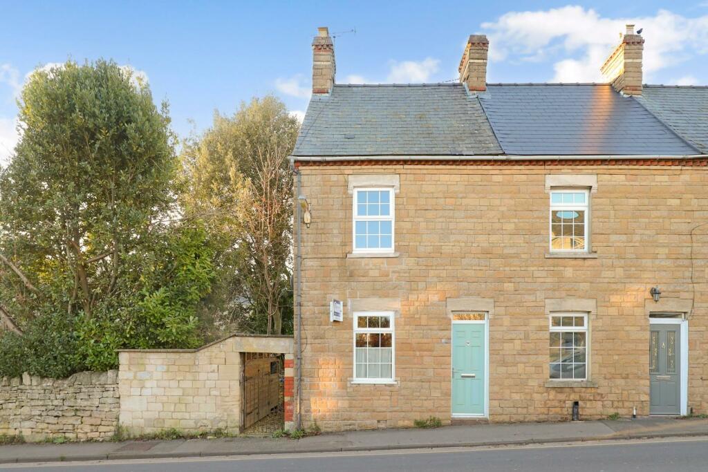 2 bedroom end of terrace house for sale in Cheltenham Road, Painswick, Stroud, GL6