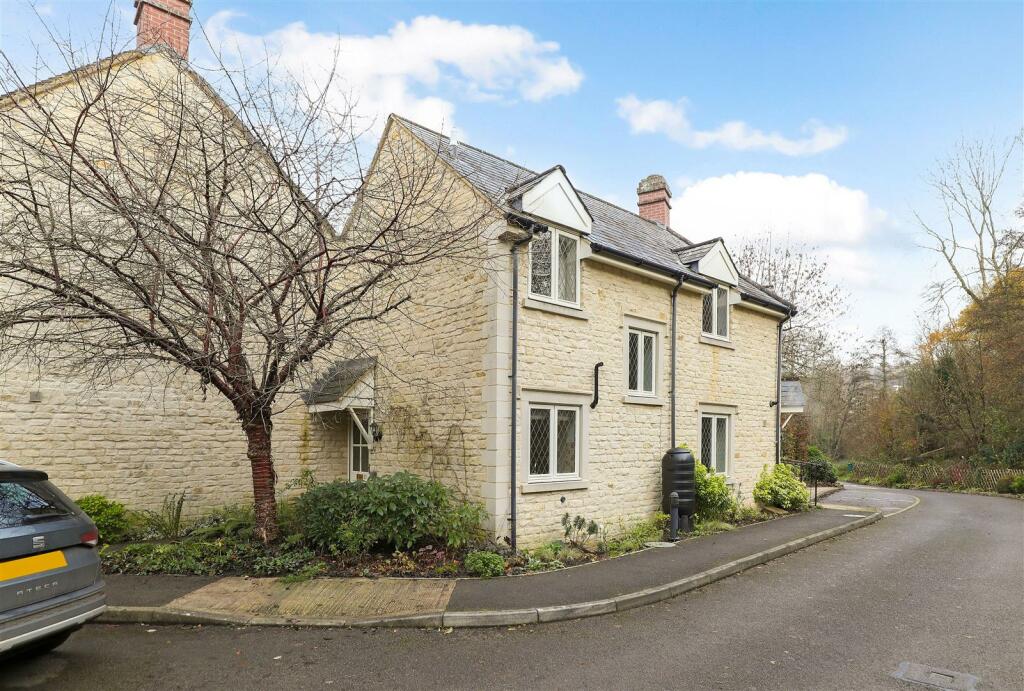 2 bedroom retirement property for sale in Inchbrook Way, Inchbrook