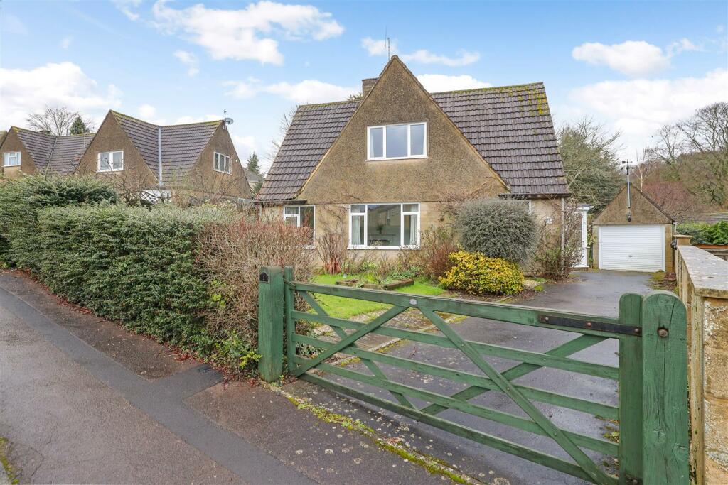3 bedroom detached house for sale in Orchard Mead, Nailsworth, Stroud, GL6