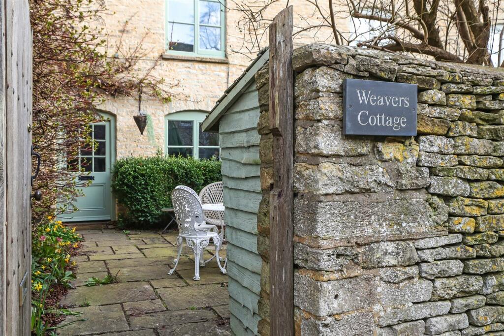 3 bedroom cottage for sale in West End, Minchinhampton, Stroud, GL6