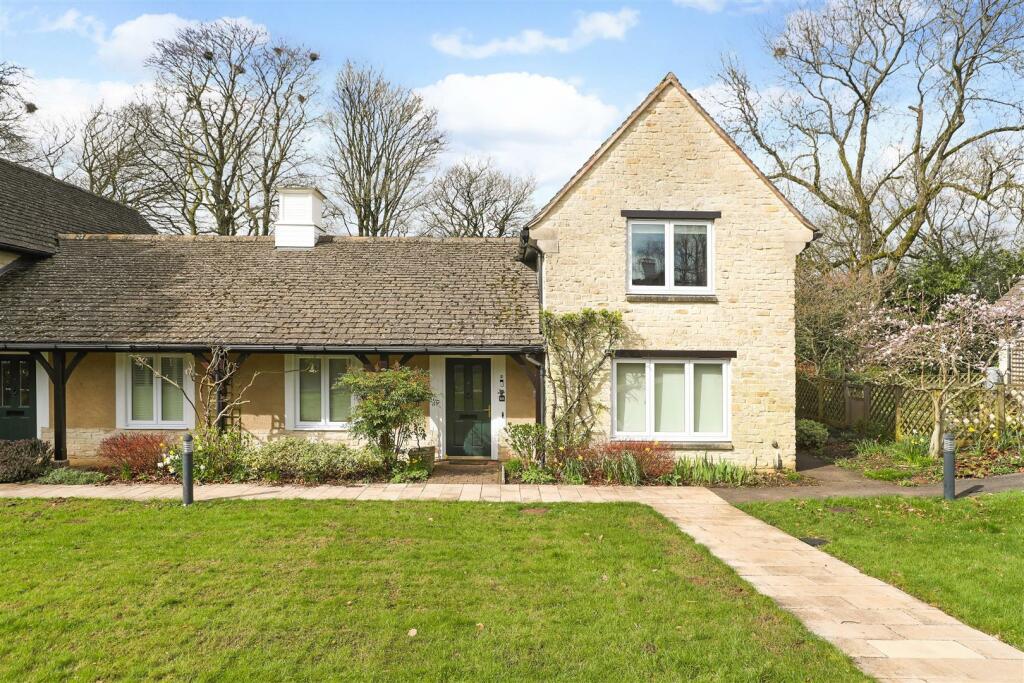 2 bedroom retirement property for sale in Butt Street, Minchinhampton