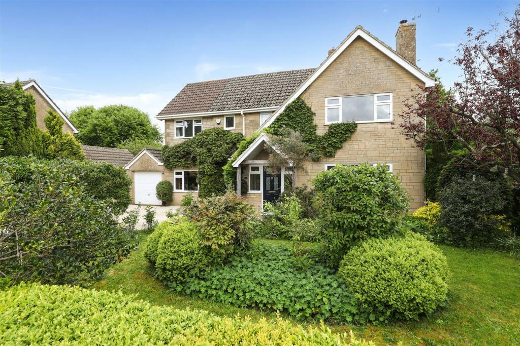 4 bedroom detached house for sale in Besbury Park, Minchinhampton