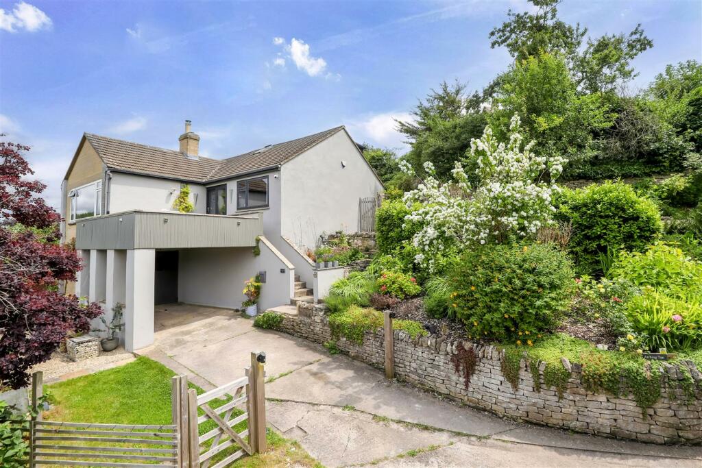 4 bedroom detached house for sale in Walls Quarry, Stroud, GL5