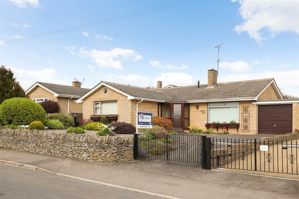 3 bedroom bungalow for sale in Dr Browns Road, Minchinhampton, Stroud, GL6