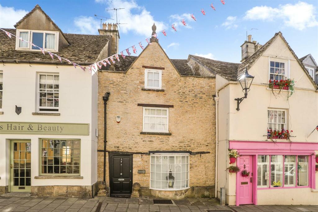 Main image of property: 8 High Street, Minchinhampton