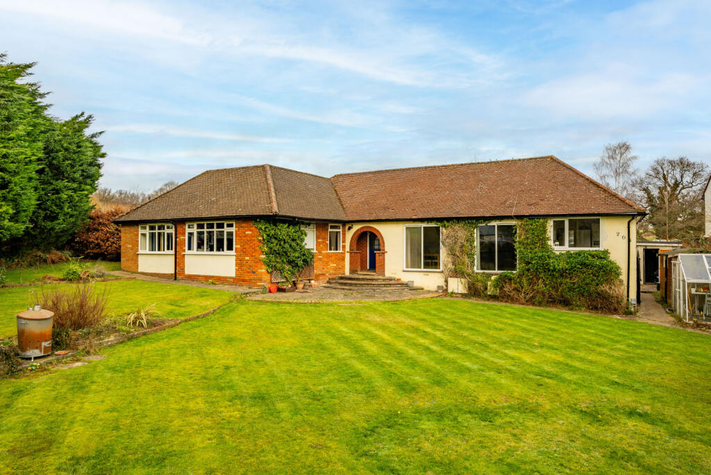 4 bedroom bungalow for sale in Marshalls Heath Lane, Wheathampstead, St