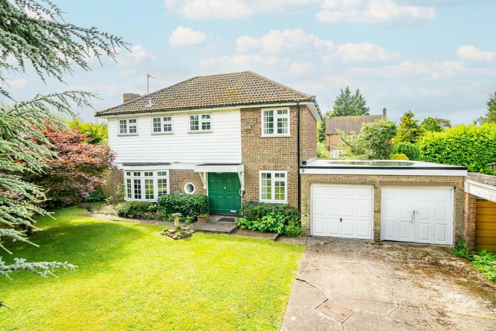 4 bedroom detached house for sale in Burton Close, Wheathampstead, St