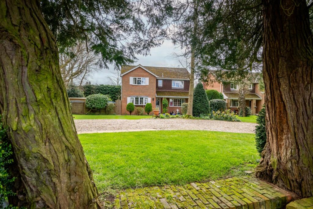 4 bedroom detached house for sale in Beech Way, Wheathampstead, St