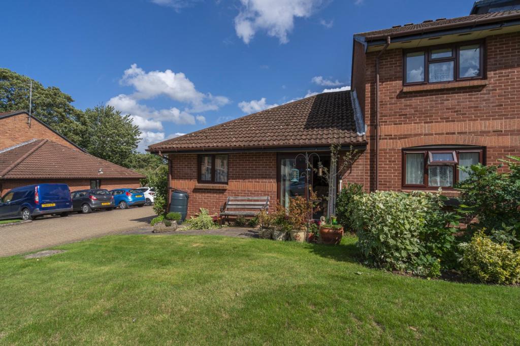 2 bedroom bungalow for sale in Four Limes, Wheathampstead, St. Albans